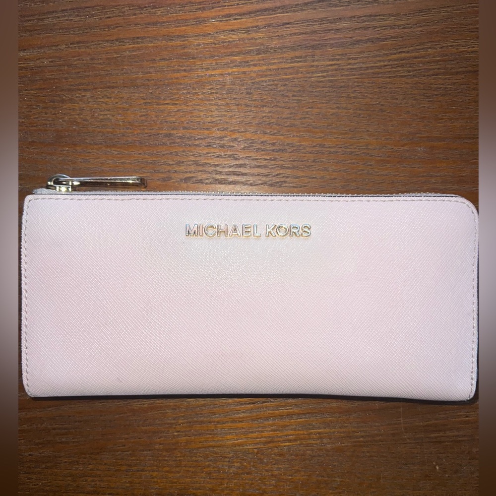 Michael Kors Jet Set Travel Large Saffiano Leather Quarter-Zip Wallet